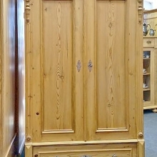 Kleiderschrank