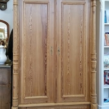 Kleiderschrank