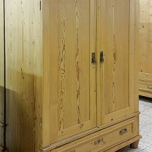 Kleiderschrank