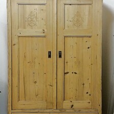 Kleiderschrank