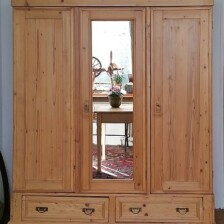 Schrank mit Spiegeltür