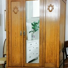 Schrank mit Spiegeltür